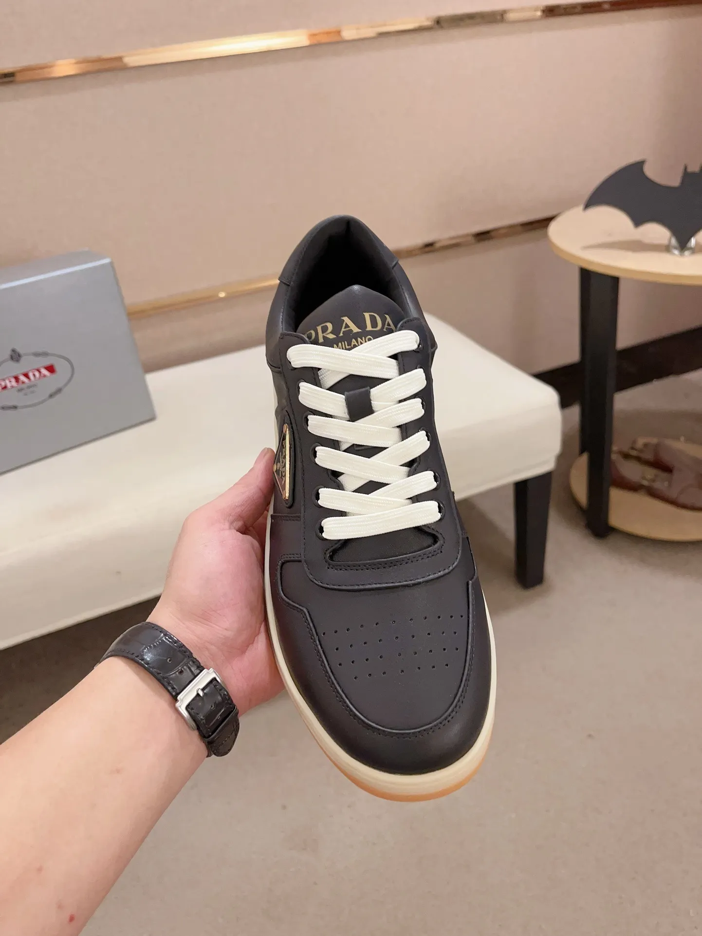 Factory price 540💰 ✔️✔️✔️High version High-quality new PRADA counters are available simultaneously, new men's shoes, 😘Material: Made of patent cowhide with breathable mesh. Inside: cowhide with breathable mesh 👍🏿 high-end ☄️ open-molded non-slip rubber outsole, exquisite lines, simple and elegant, comfortable and high-end for leisure travel. Code number: 38 to 44 (45 can be customized and 46 cannot be returned or exchanged)